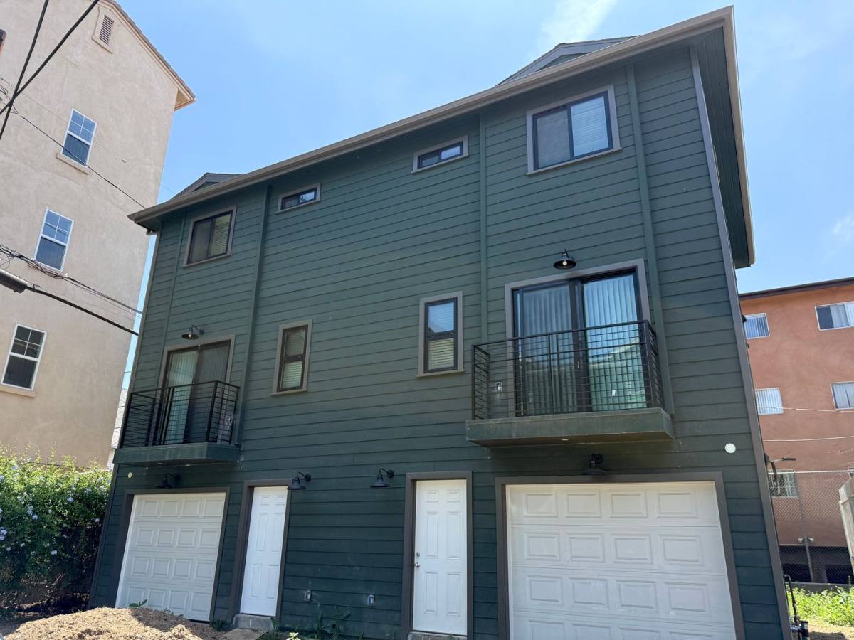 Apartment for rent at 2616 Ellendale Place, Los Angeles, CA 90007