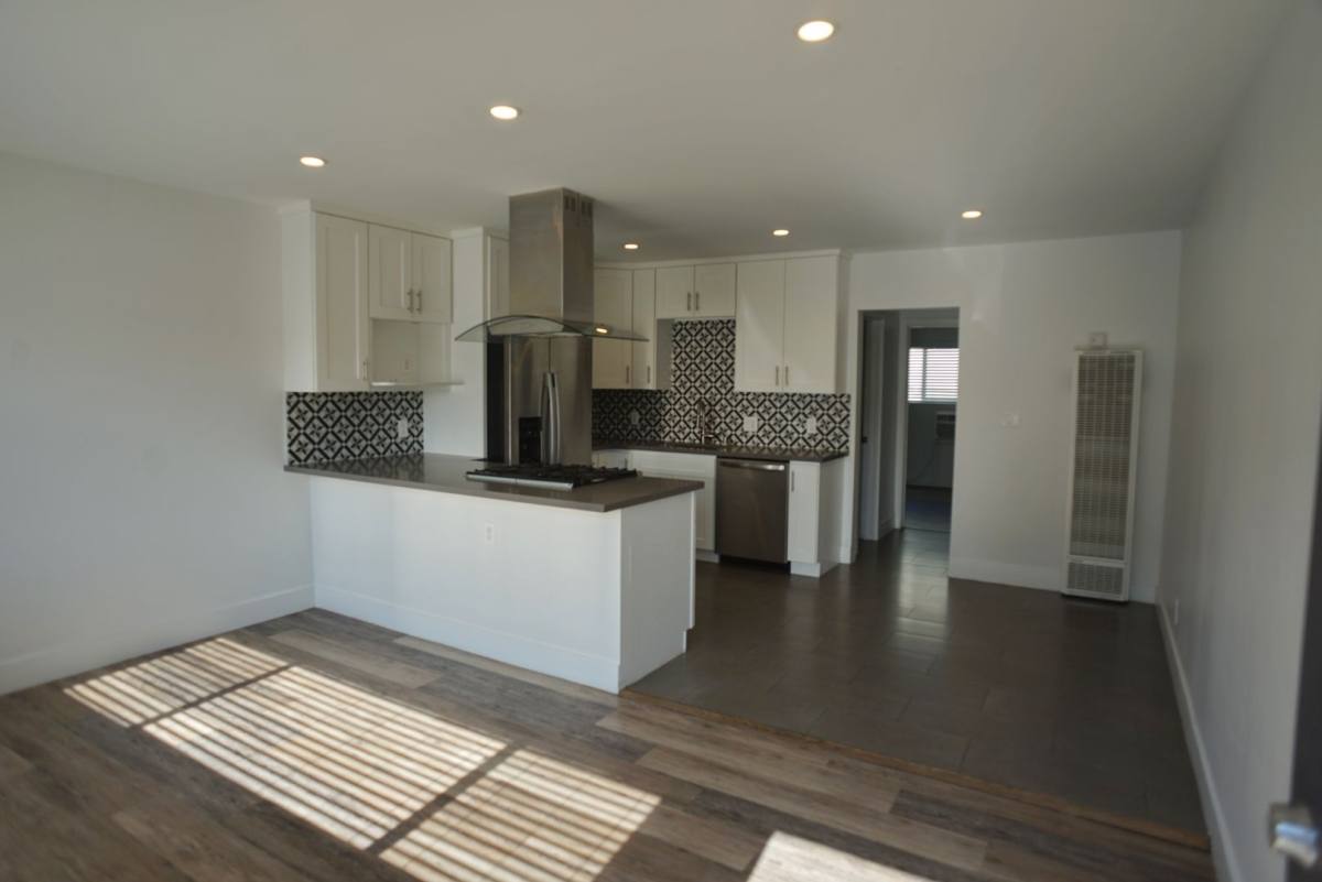 Apartment for rent at 2827 Orchard Ave, Los Angeles, CA 90007