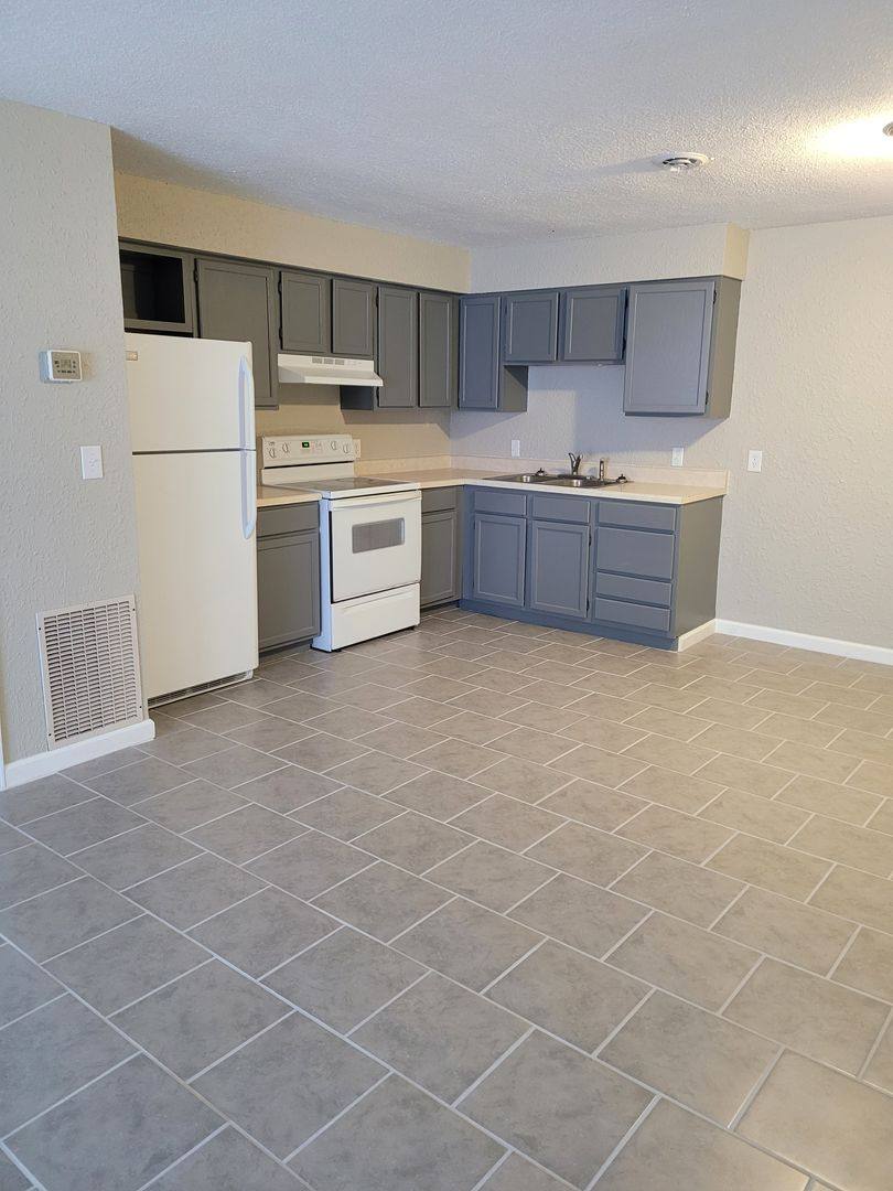 Apartment for rent at 2107 Historic, Waynesville, MO 65583