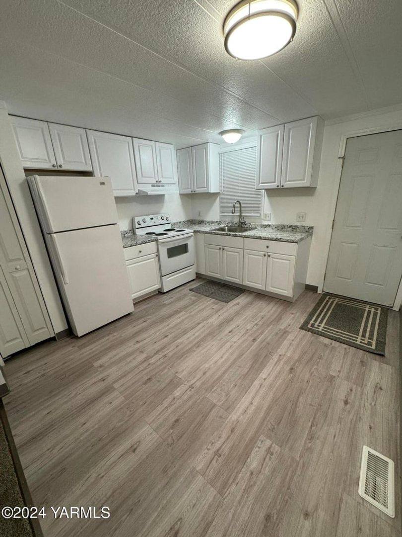Apartment for rent at 401 Moxee Ave, Naches, WA 98937