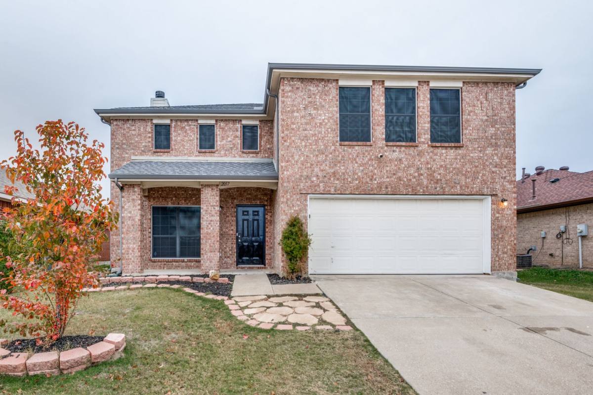 House for rent at 2057 Clear Creek Dr, Little Elm, TX 75068