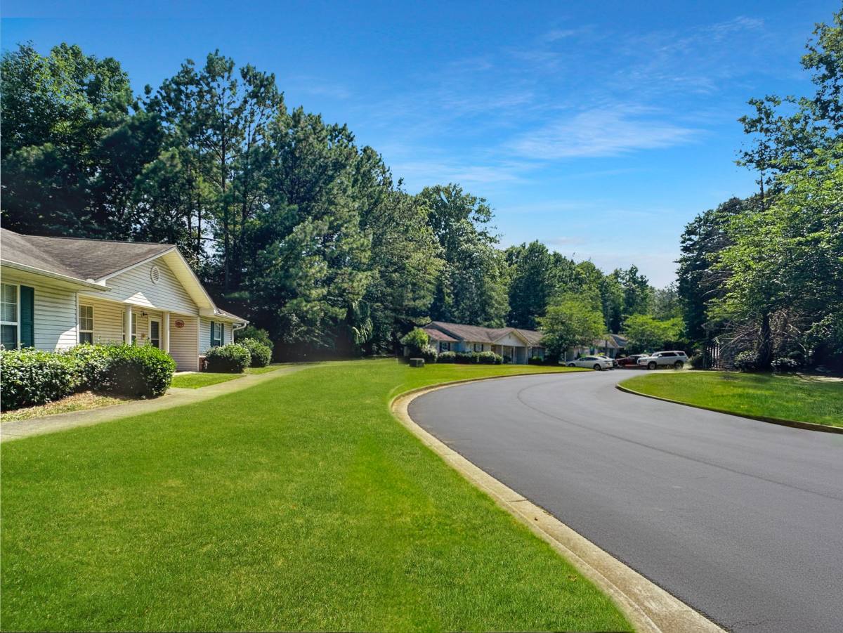 Apartment for rent at Eagles Nest, 300 Bledsoe St, Carrollton, GA 30117