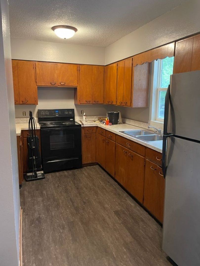 Apartment for rent at 304 S Second St, Pulaski, IA 52584