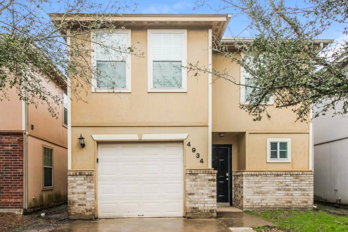 4934 S Cancun Dr, Houston, TX 77045