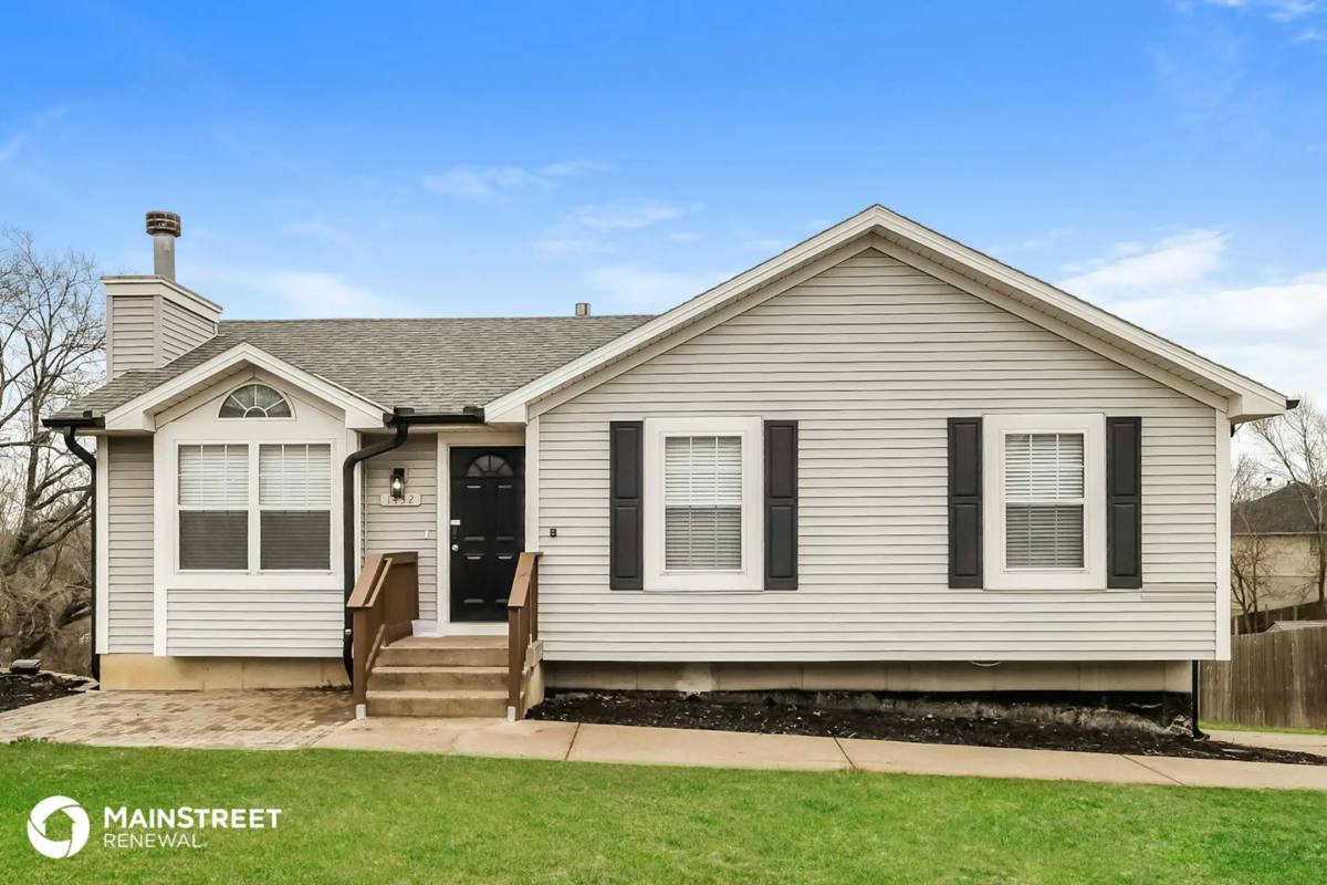 House for rent at 1432 N W Foxboro Rd, Blue Springs, MO 64015