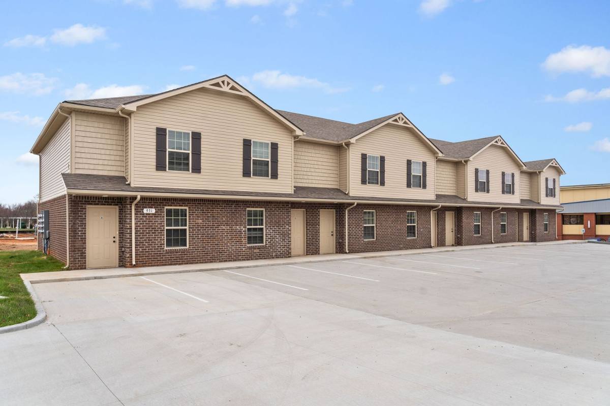 Apartment for rent at 931 Professional Park Dr, Clarksville, TN 37043