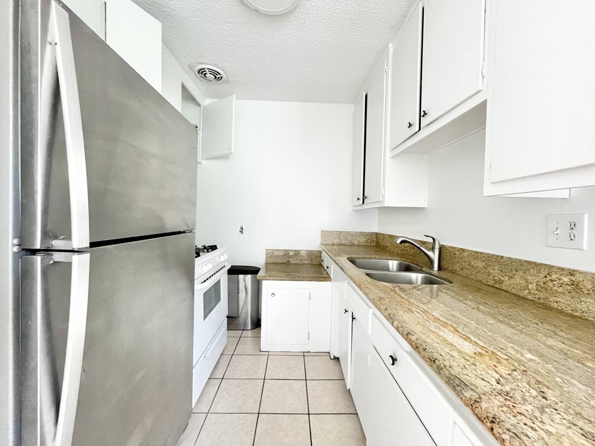 Apartment for rent at 1142 N Orange Grove #14, Los Angeles, CA 90046