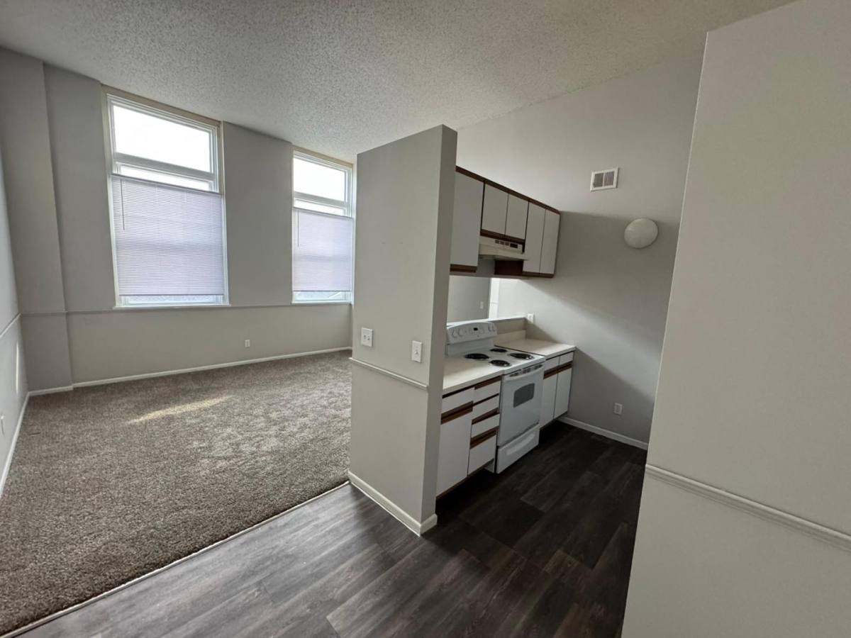 Apartment for rent at 1012 S 24th St, Omaha, NE 68108