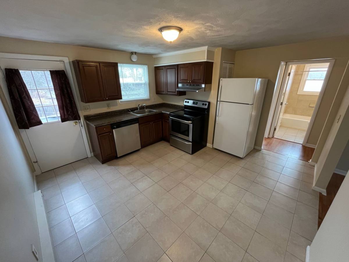 Apartment for rent at 346 Brown St, Attleboro, MA 02703