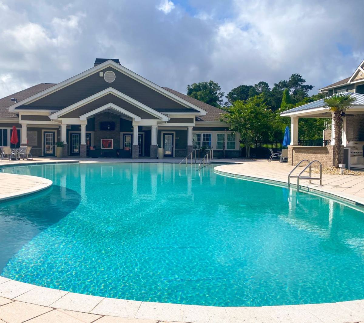 Apartment for rent at 3220 Cottage Hill Rd, Mobile, AL 36606