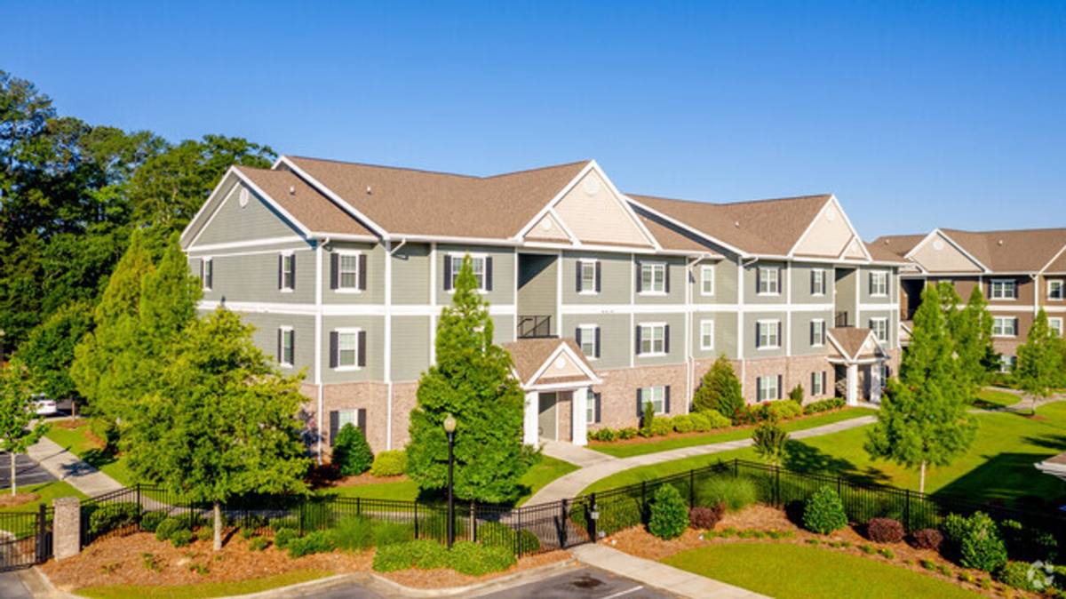Apartment for rent at 3220 Cottage Hill Rd, Mobile, AL 36606