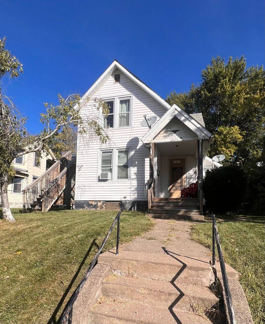 Apartment for rent at 626 12th Ave S, Clinton, IA 52732