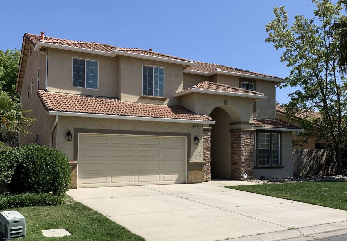 House for rent at 1150 Paradise Dr, Lemoore, CA 93245