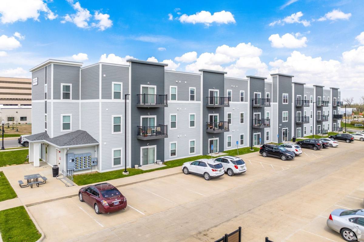 Apartment for rent at 320 W 3rd St N, Newton, IA 50208