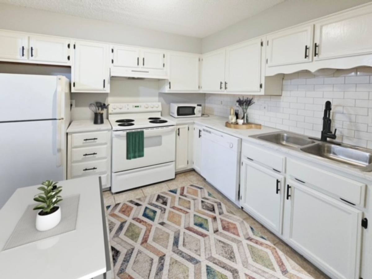 Apartment for rent at 34-38 N Idlewild, Memphis, TN 38104