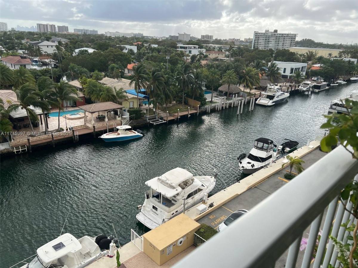 Apartment for rent at 2000 NE 135th St #707, Miami, FL 33181