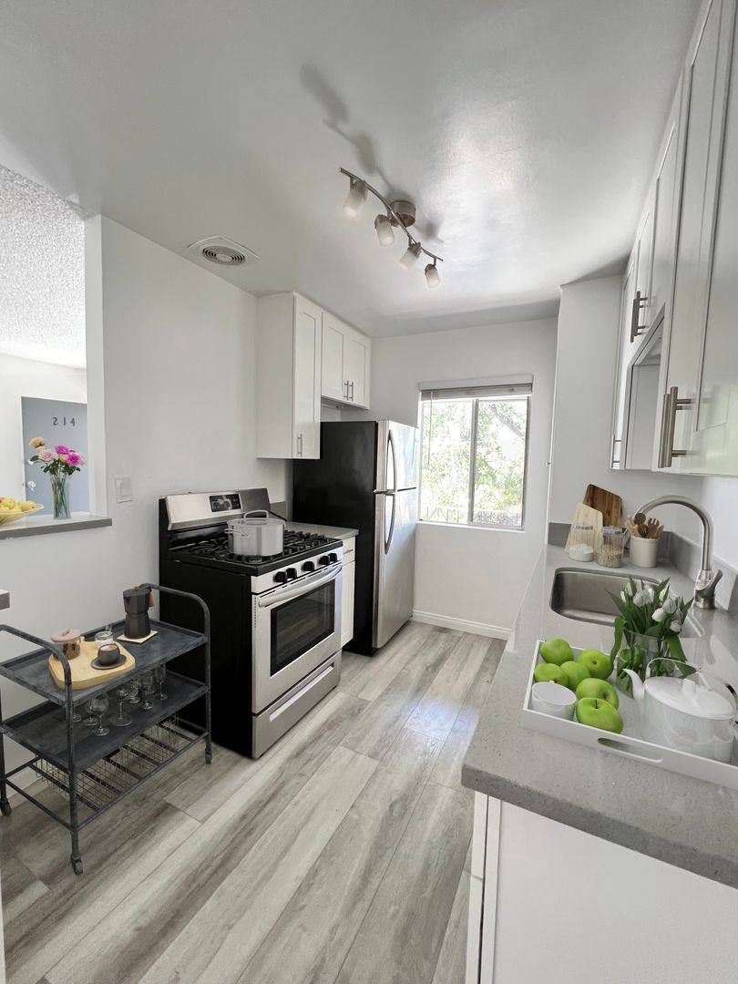 Apartment for rent at 630 N Cerritos Ave, Azusa, CA 91702