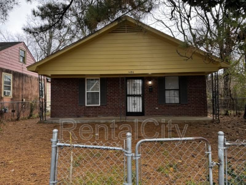 House for rent at 1496 Oakwood St, Memphis, TN 38108