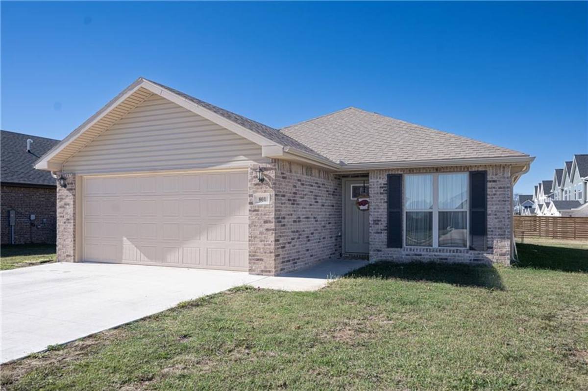 House for rent at 801 Robinson St, Pea Ridge, AR 72751