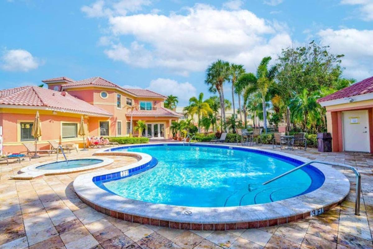 Condo for rent at 200 Uno Lago Dr, North Palm Beach, FL 33408