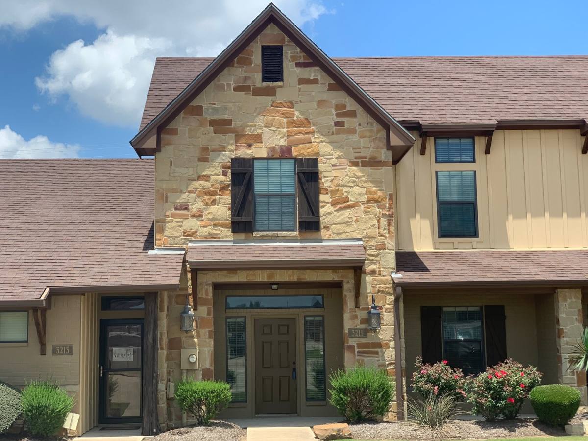 Townhouse for rent at 3211 Sergeant Dr, College Station, TX 77845