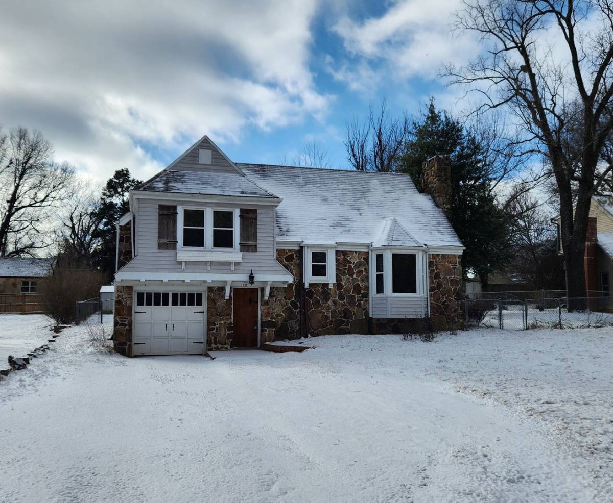 House for rent at 1130 W Linwood St, Springfield, MO 65807