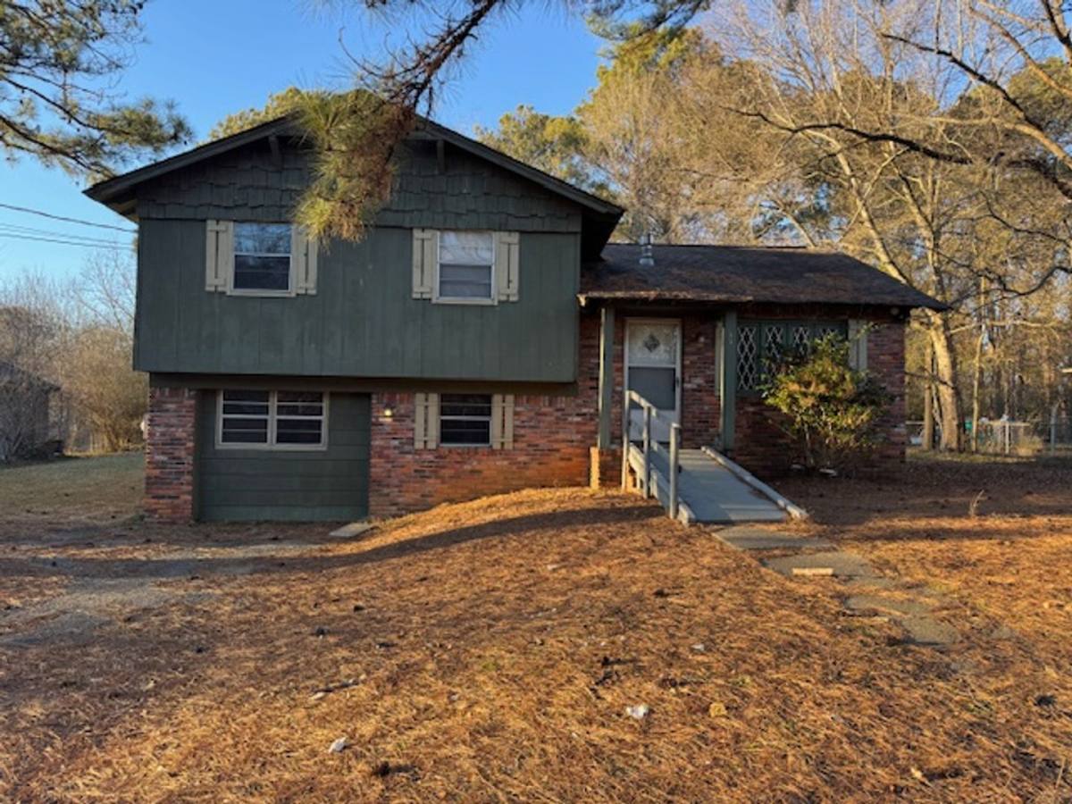 House for rent at 1020 Sandybrook Circle, Birmingham, AL 35214