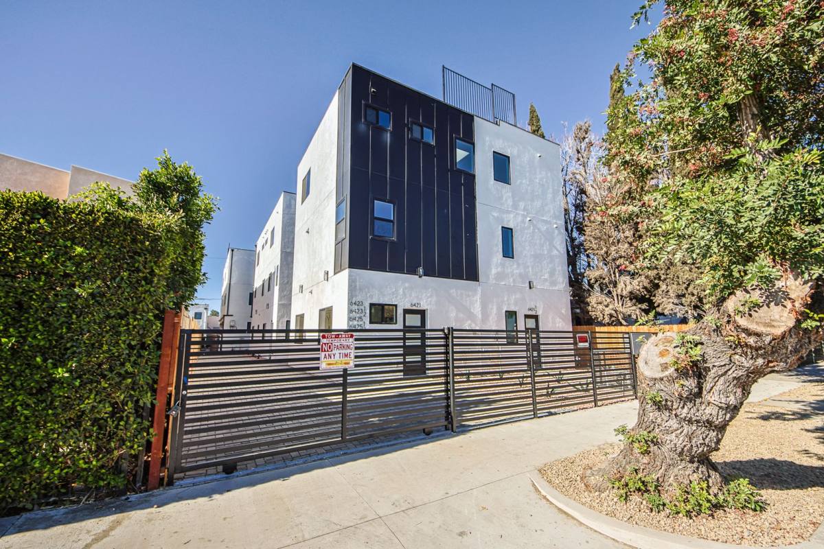 Apartment for rent at 6421 Troost Ave, North Hollywood, CA 91606