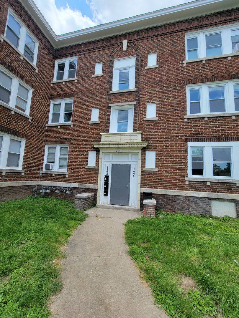 Apartment for rent at 118-148 N Lawn Ave, Kansas City, MO 64123