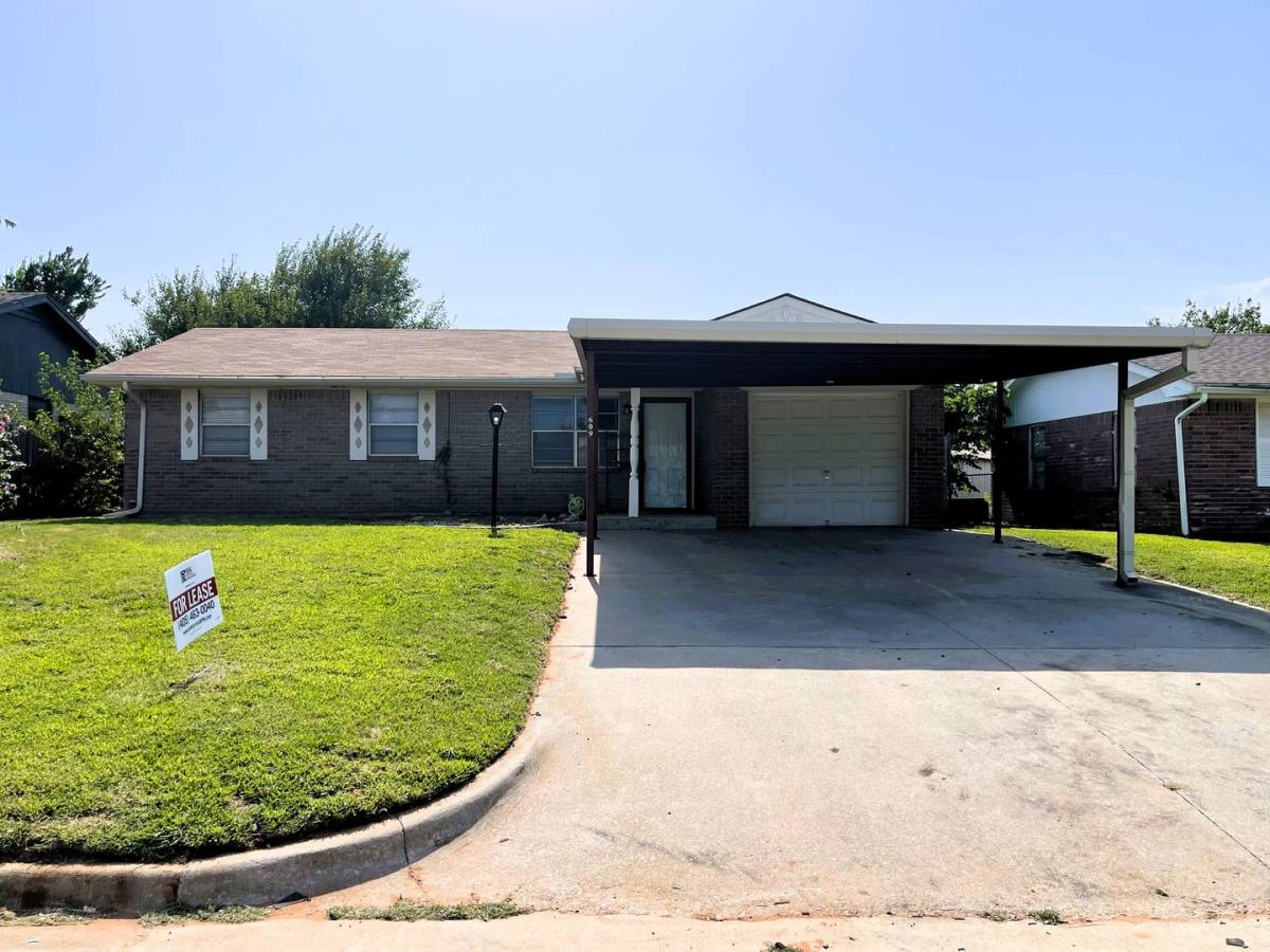 House for rent at 609 S Meadow Lane, Mustang, OK 73064