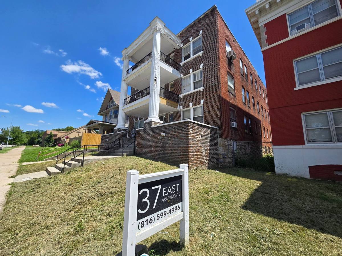 Apartment for rent at 3639-3649 Paseo Blvd, Kansas City, MO 64109