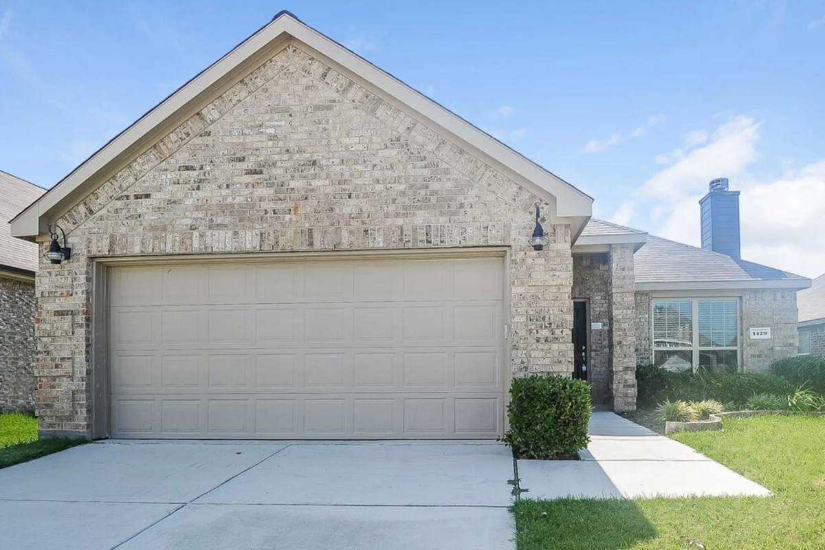 House for rent at 1429 Hawk Valley Dr, Little Elm, TX 75068