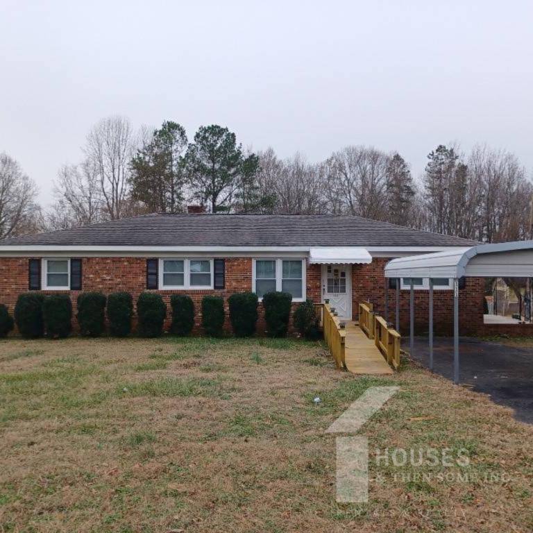 House for rent at 111 Basin Dr, Boiling Springs, SC 29316
