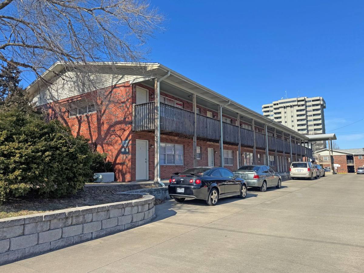 Apartment for rent at 927-945 E Elm St, Springfield, MO 65806