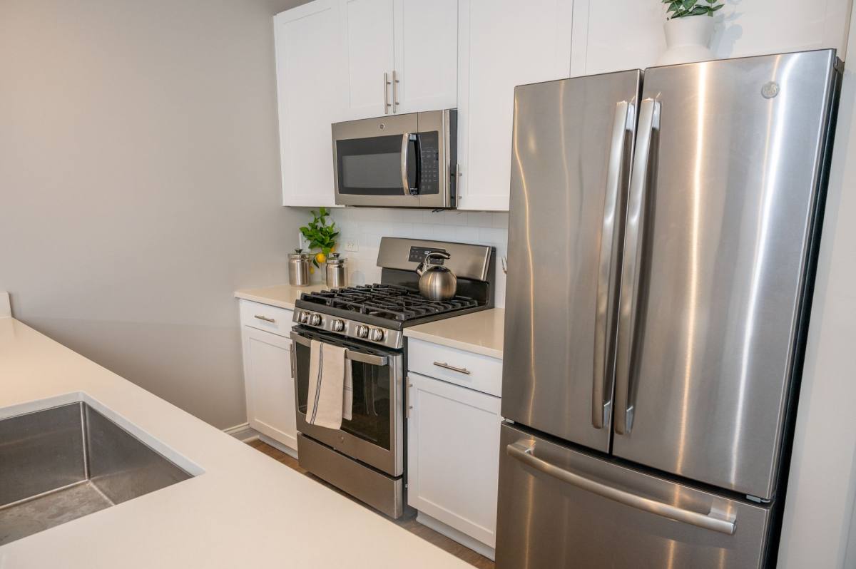 Apartment for rent at 1991 Tower Dr, Glenview, IL 60026