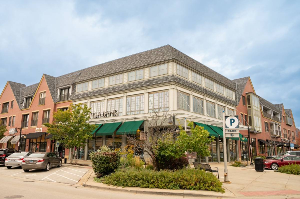 Apartment for rent at 1991 Tower Dr, Glenview, IL 60026