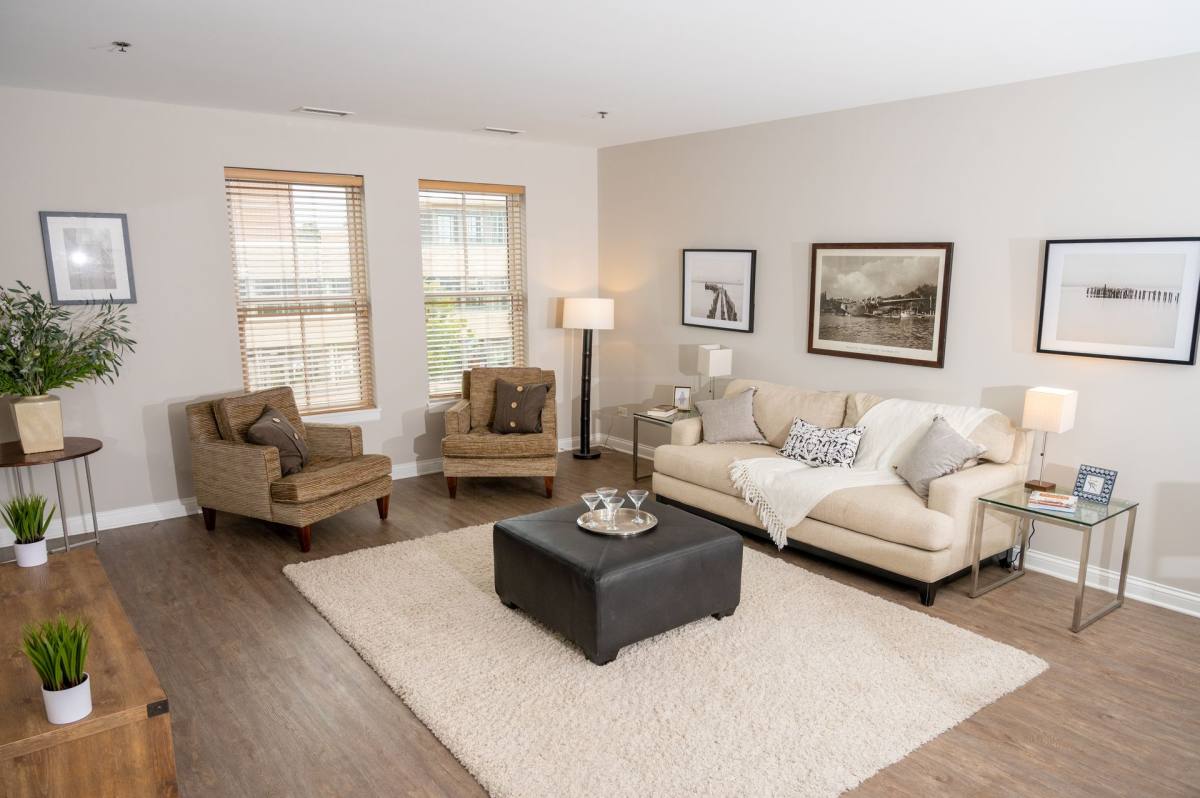 Apartment for rent at 1991 Tower Dr, Glenview, IL 60026