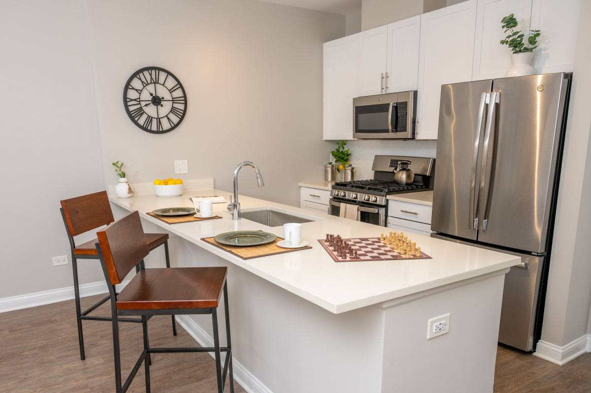 Apartment for rent at 1991 Tower Dr, Glenview, IL 60026