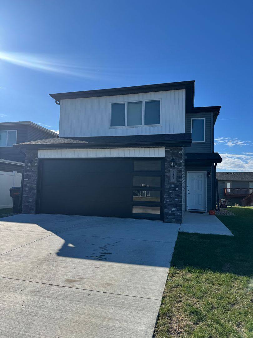 House for rent at 122 Marshall Loop, Bismarck, ND 58504