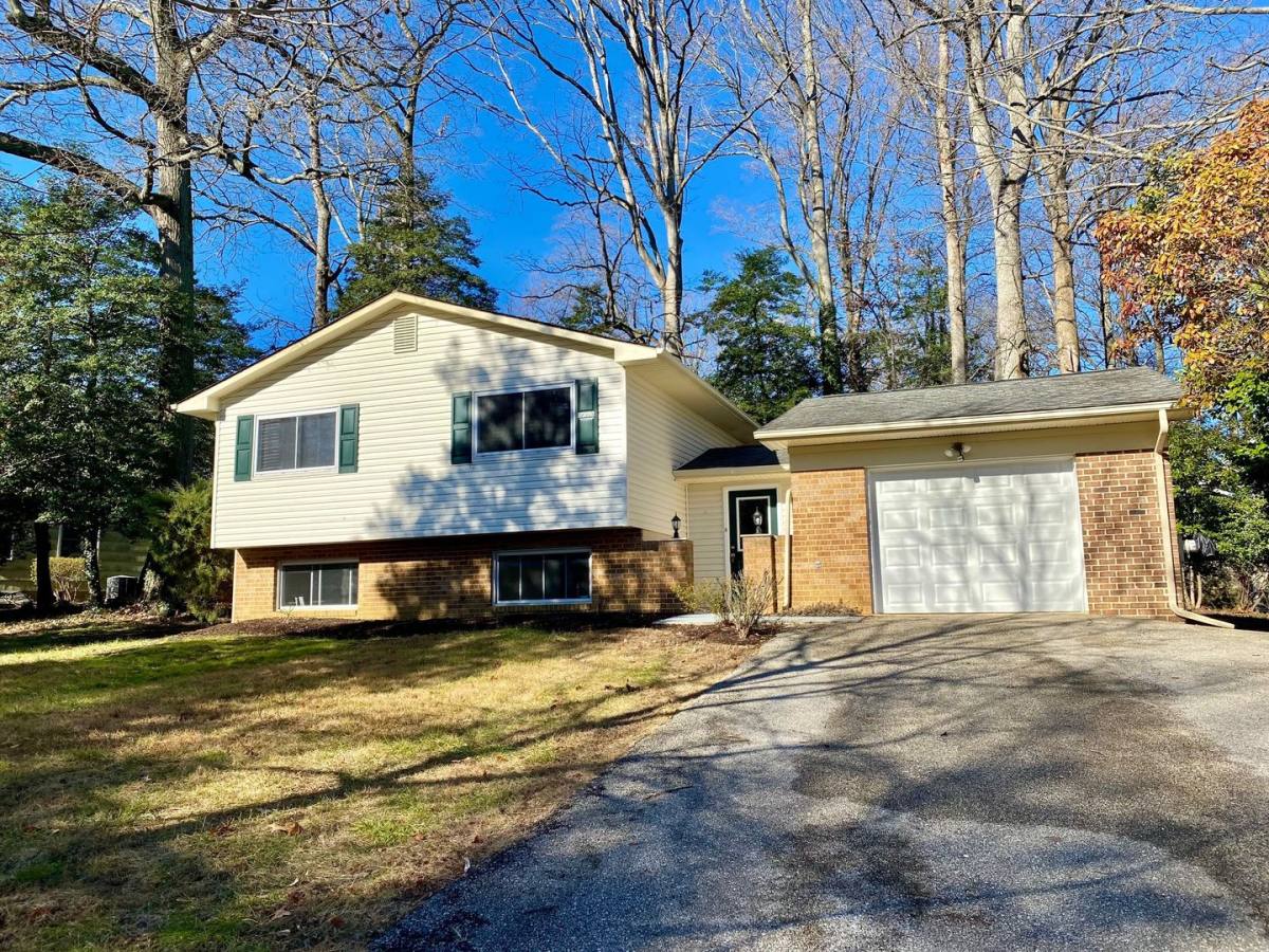 House for rent at 100 Oak Dr, Annapolis, MD 21403