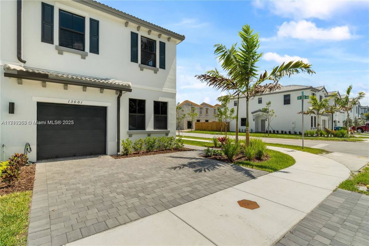 Townhouse for rent at 13001 SW 286th Way, Homestead, FL 33033