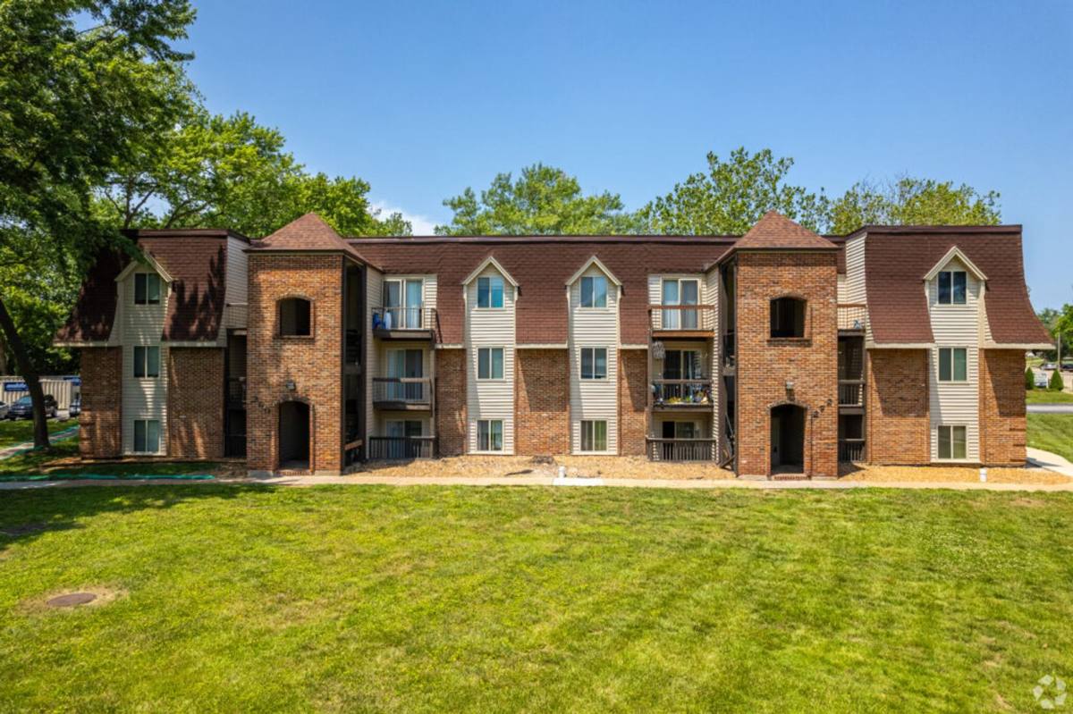Apartment for rent at 240 Chapel Ridge Dr, Hazelwood, MO 63042
