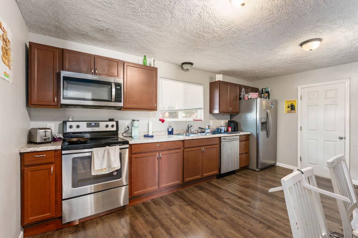 Apartment for rent at 814-816 W N St, Muncie, IN 47303