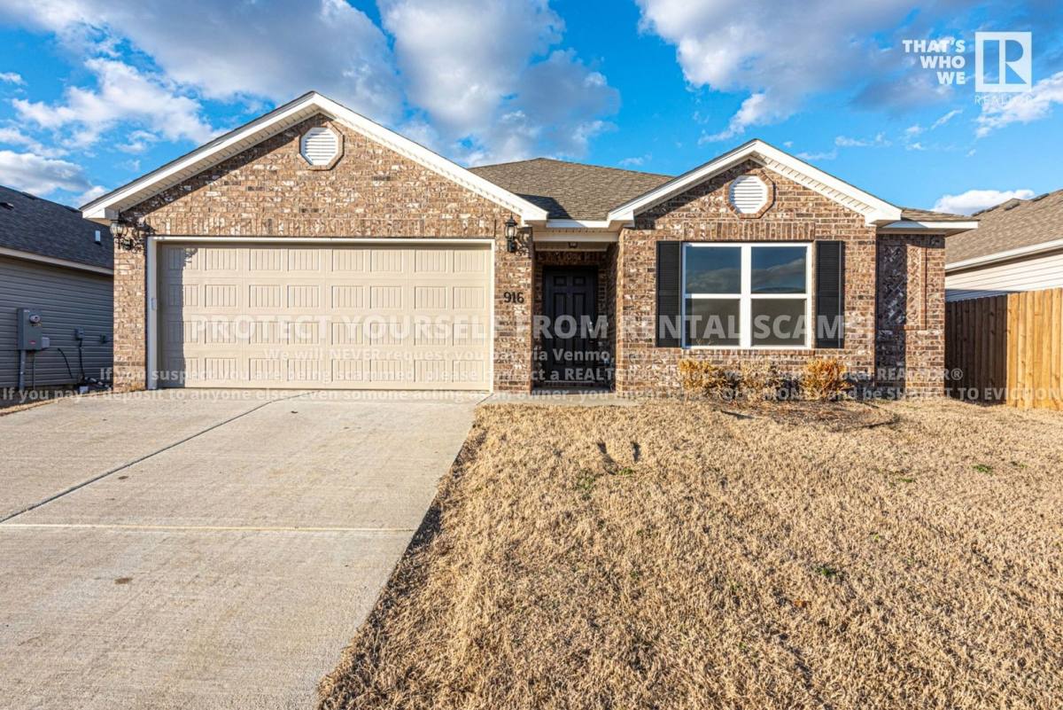 House for rent at 916 E Bunting St, Fayetteville, AR 72701