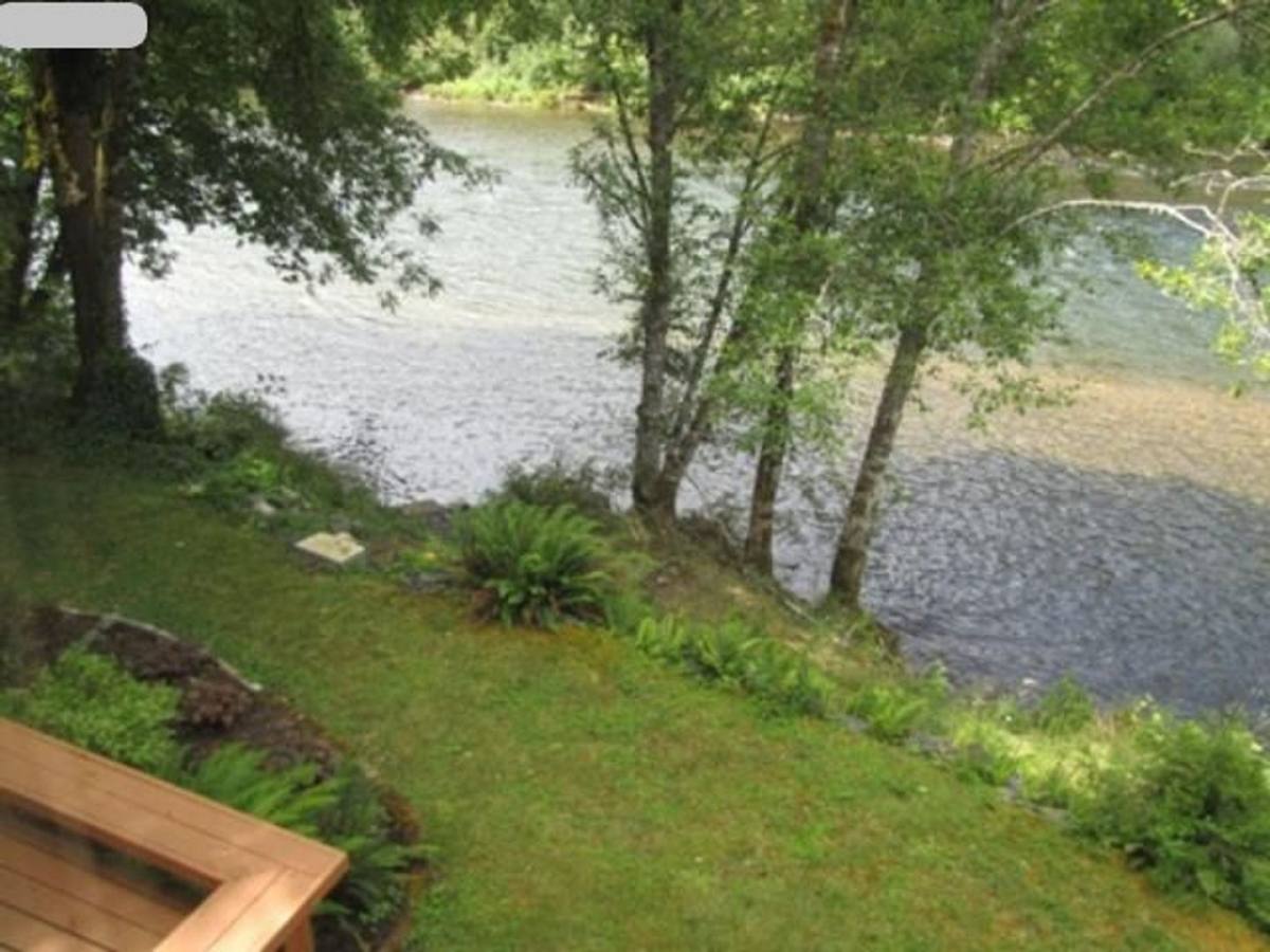 House for rent at 91050 Leashore Dr, Vida, OR 97488