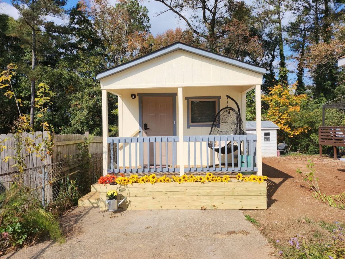 House for rent at 5714 S Gordon Rd, Austell, GA 30168