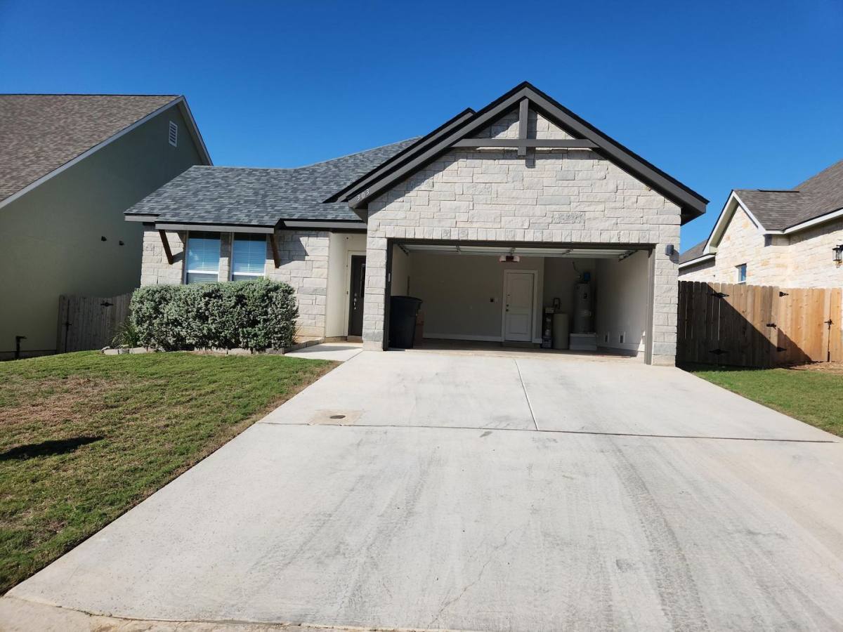 House for rent at 303 Winston Dr, Fredericksburg, TX 78624