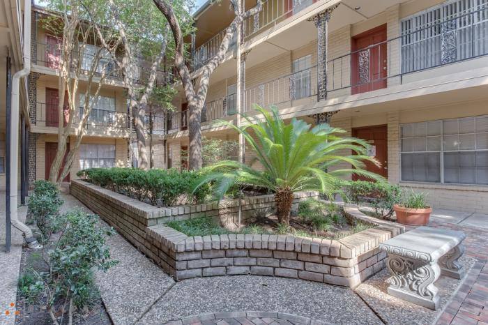 Apartment for rent at 6505 Westheimer Rd, Houston, TX 77057