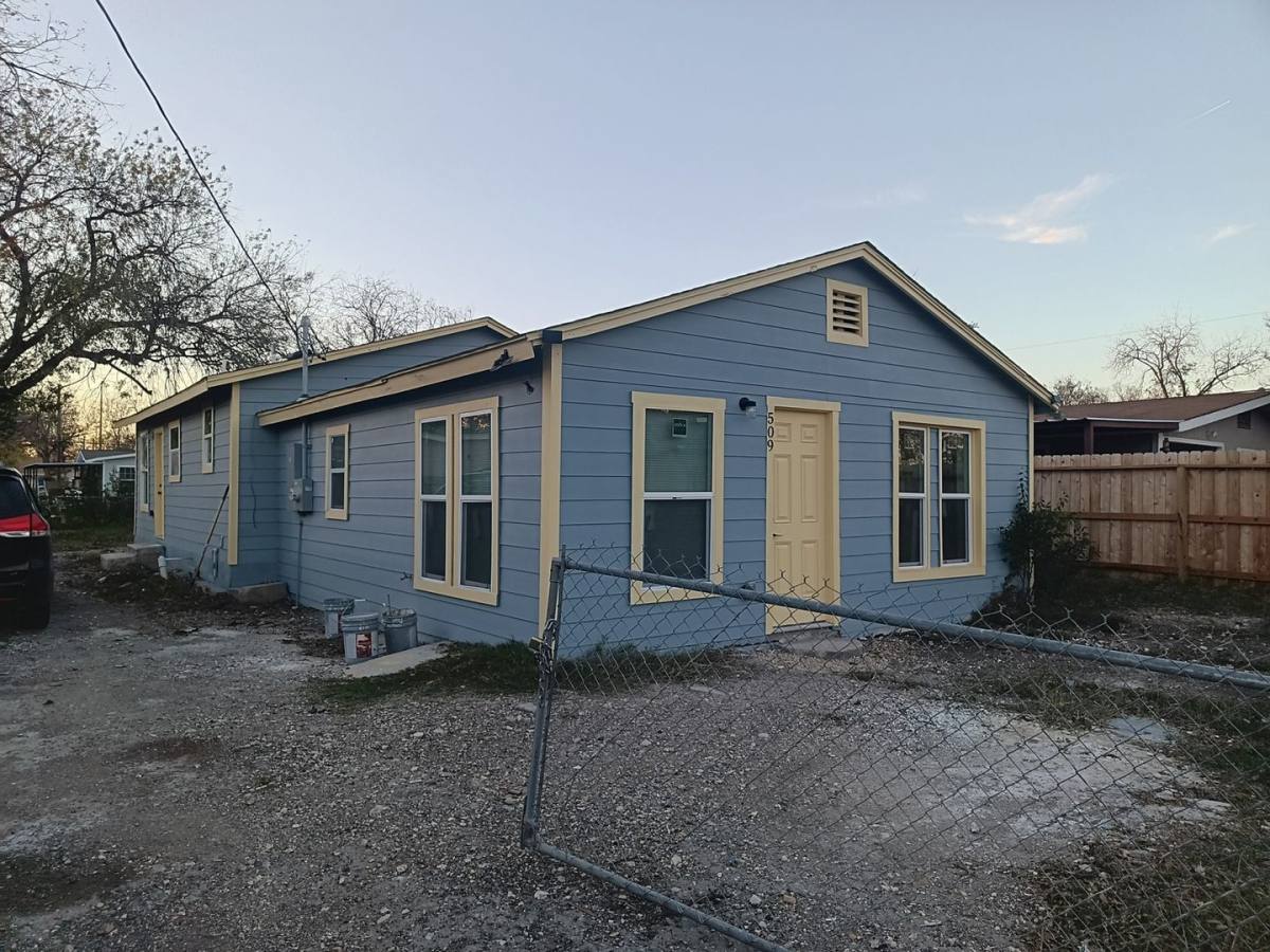 Townhouse for rent at 509 S San Felipe Ave, San Antonio, TX 78237