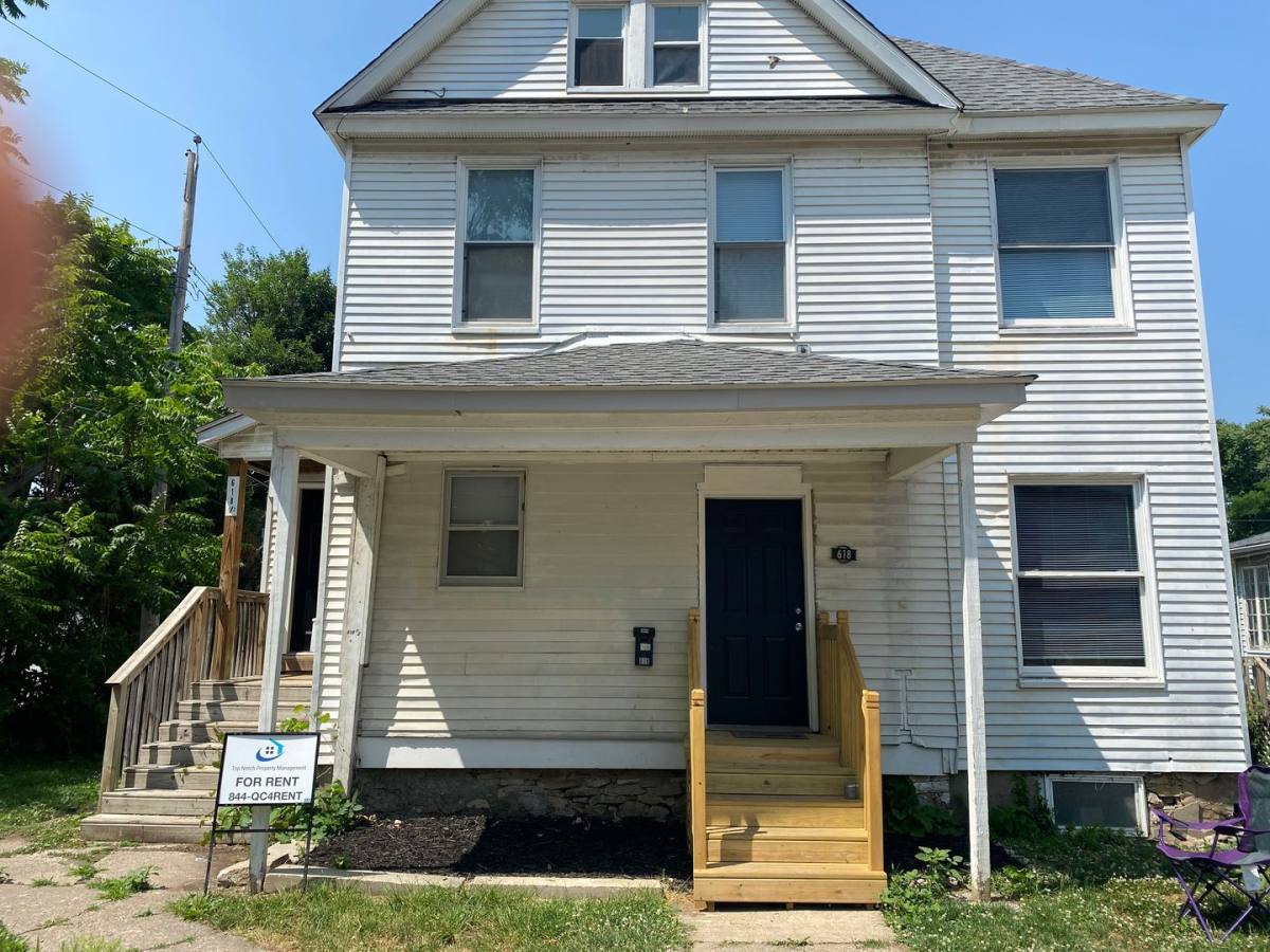 Apartment for rent at 618 Douglas Court, Davenport, IA 52803